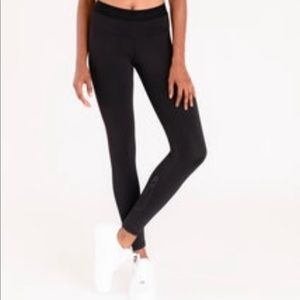 Y7 studio In Darkness Find Light Leggings